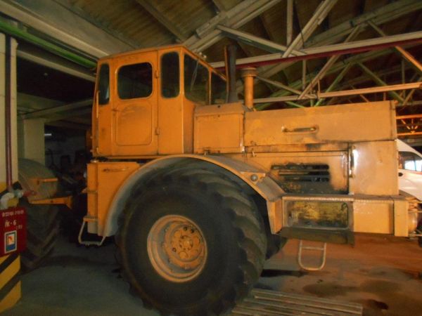 Трактор К-700