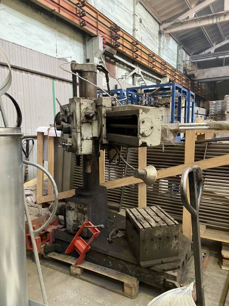 сверлильно-радиальный станок