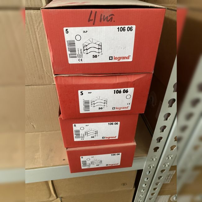Угол Legrand 10606