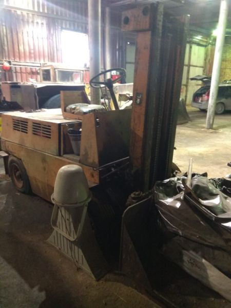 АВТОПОГРУЗЧИК ГДВ-2В3336,БОЛГАРИЯ 