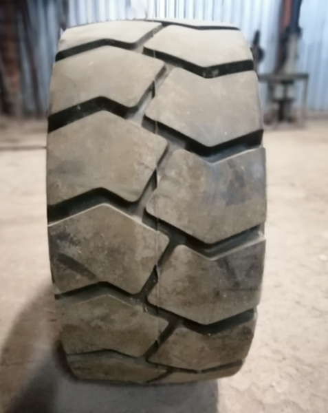 Шина цельнолитая Solid SupaRida 23х10-12 